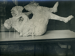 Victim found in 1933 in Vicolo di Venere near the Caupona of Pherusae
